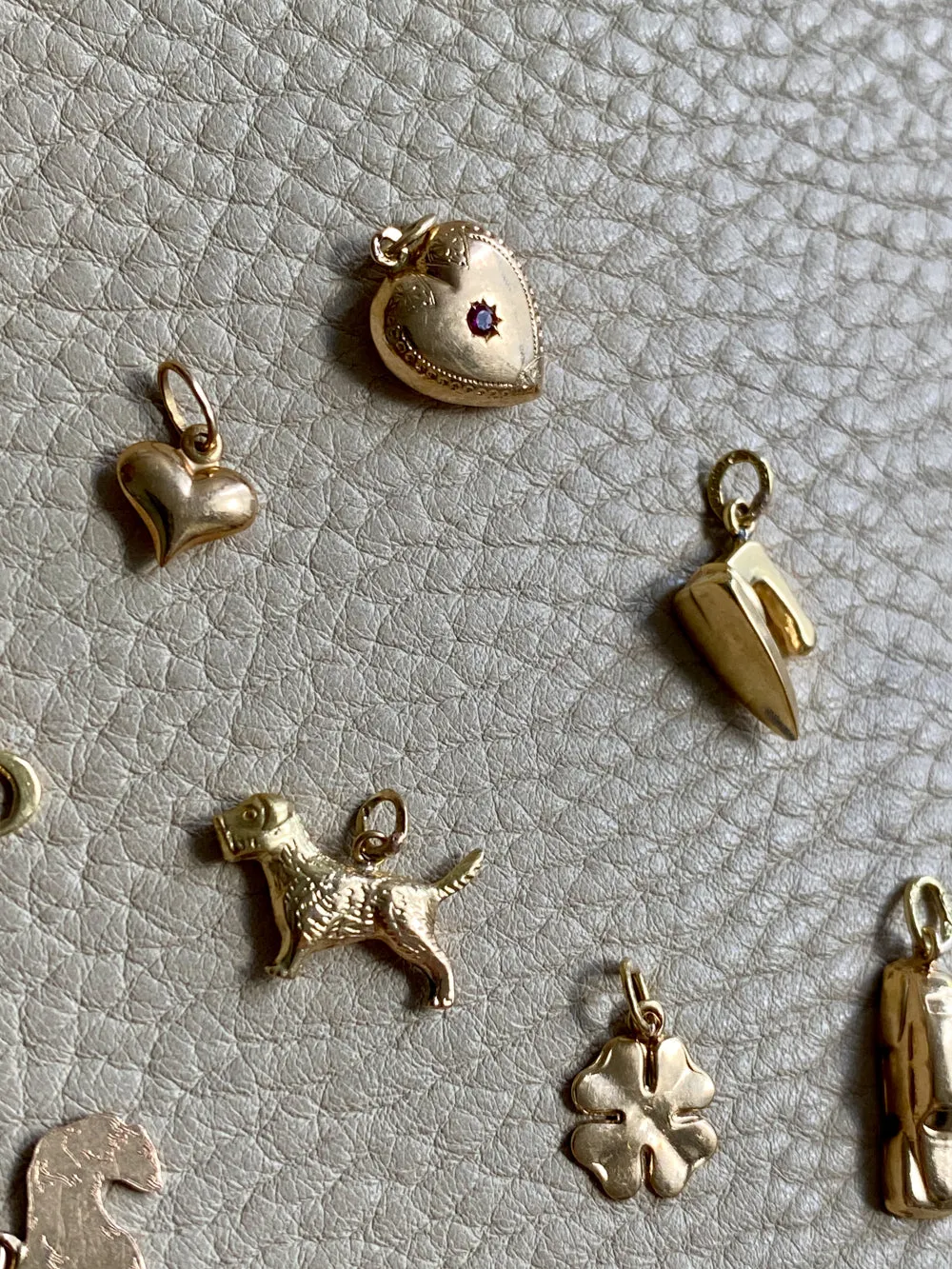 18k gold Swedish vintage charm or pendant - Embellished Heart with Red Stone