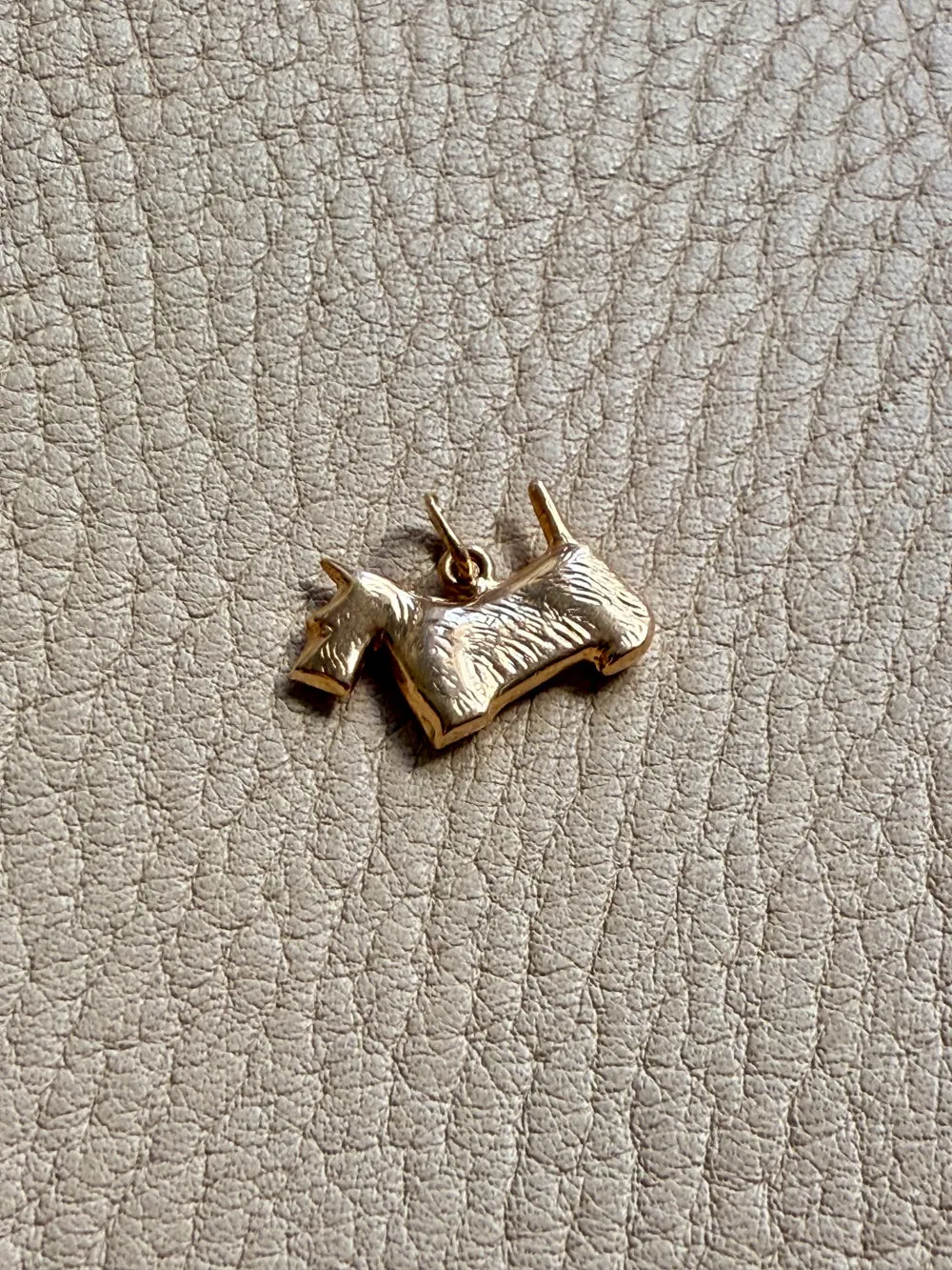18k gold vintage charm or pendant - Scottish terrier, Terrier, Scottie dog