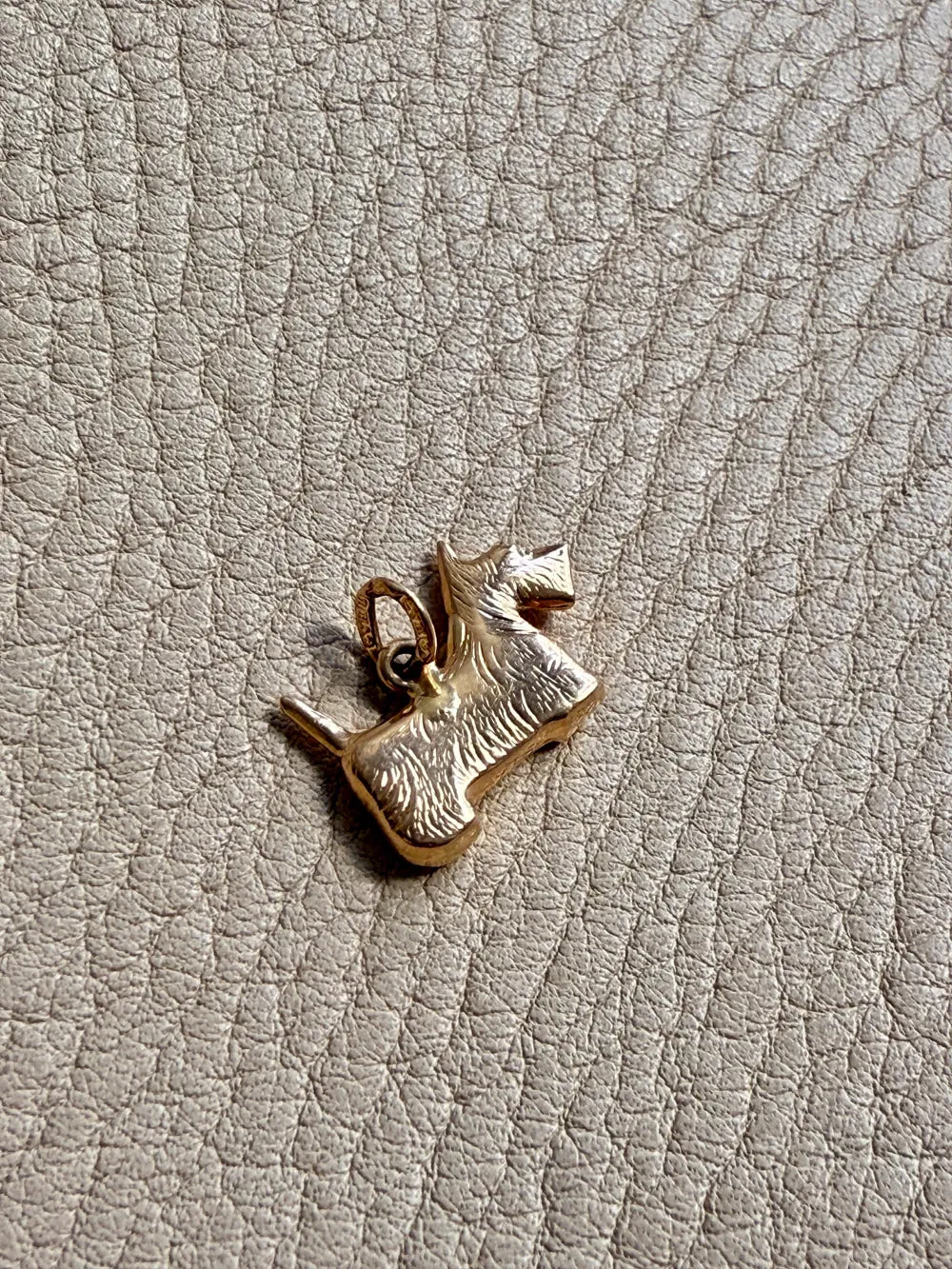 18k gold vintage charm or pendant - Scottish terrier, Terrier, Scottie dog