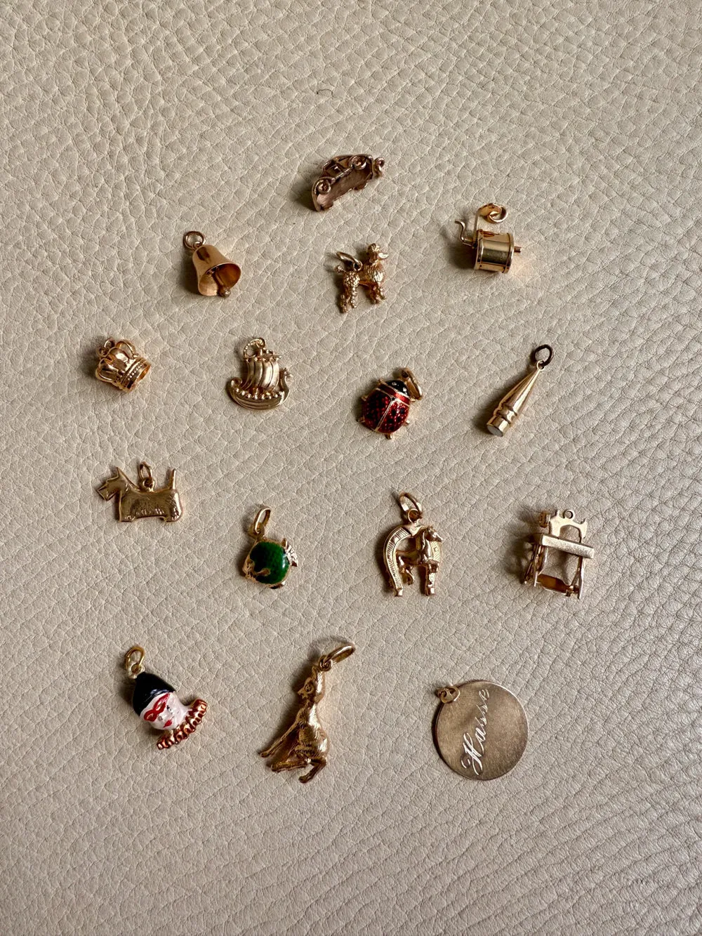 18k gold vintage charm or pendant - Scottish terrier, Terrier, Scottie dog