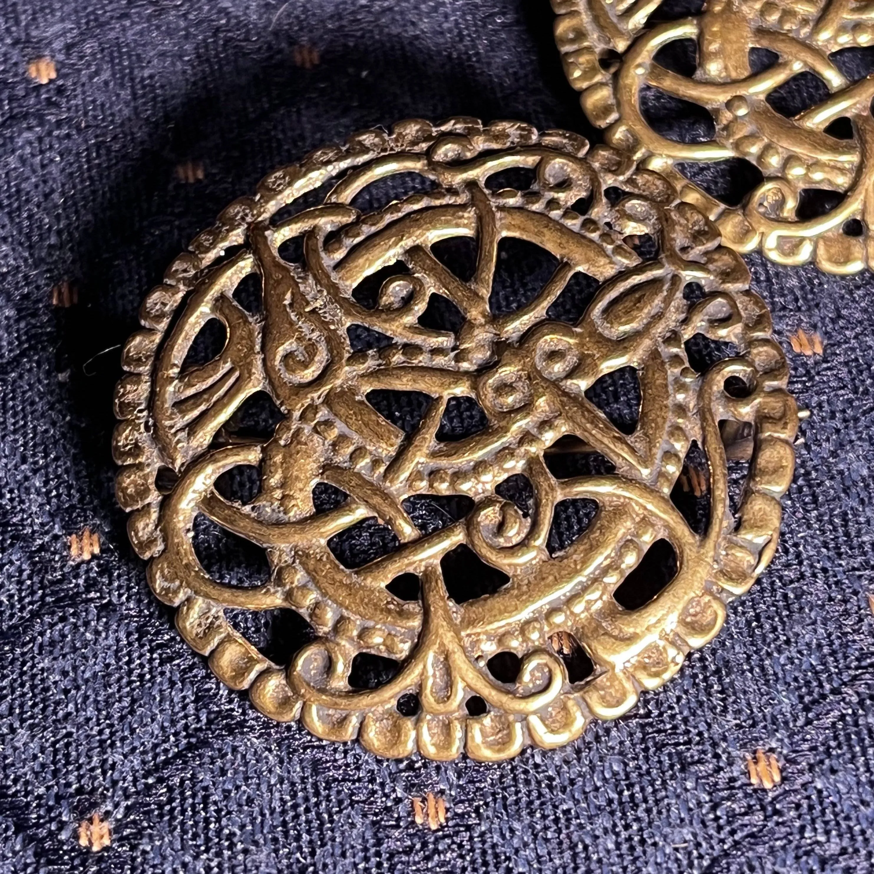 5 cm Viking Disc Urnes-style Brooches (set of 2) - Replica of Pitney Brooch