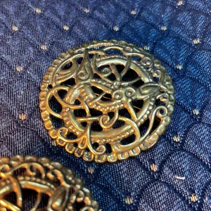 5 cm Viking Disc Urnes-style Brooches (set of 2) - Replica of Pitney Brooch