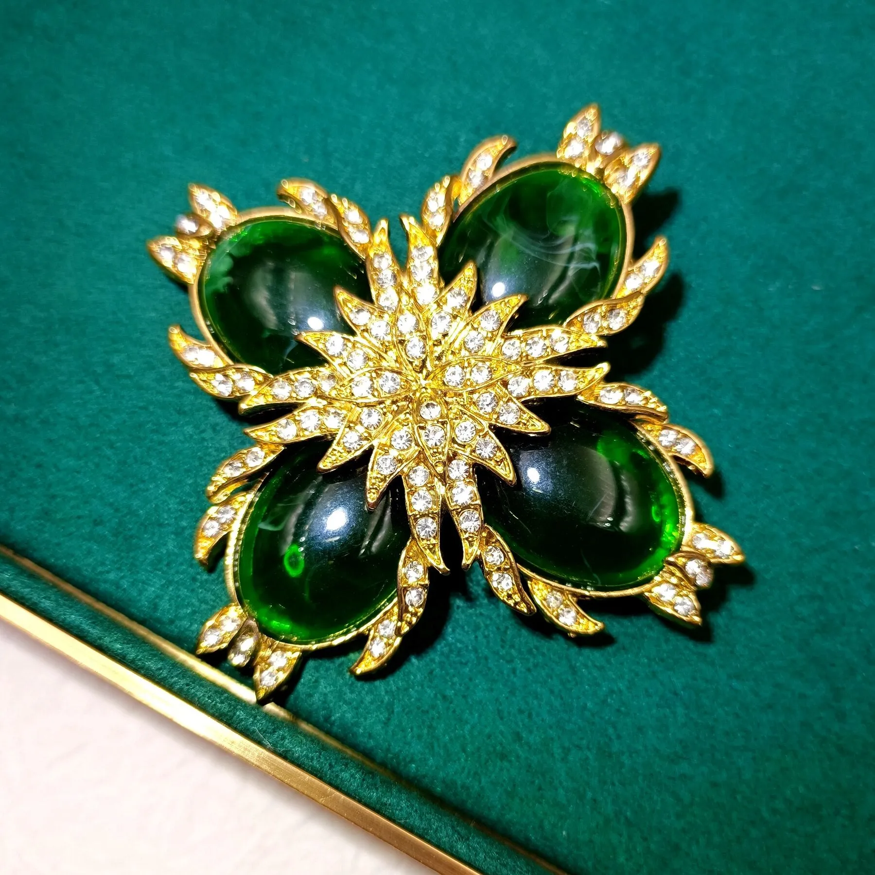 Jewelblings Mid Century Designer Golden Foil Deco Four Petal Green Flower Brooches Pins for Women Grandmother Mum Vintage Costume Jewelry