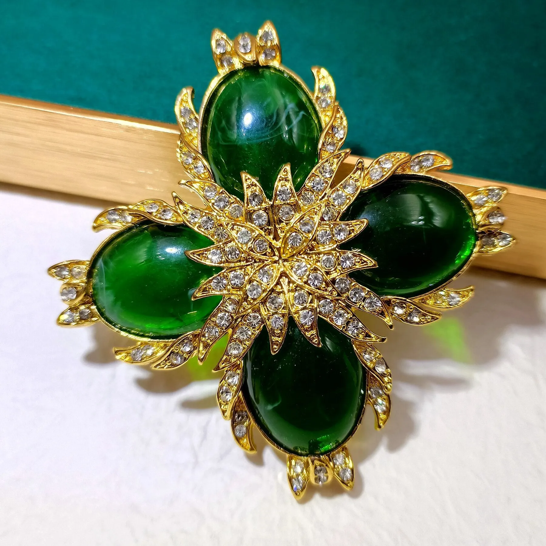 Jewelblings Mid Century Designer Golden Foil Deco Four Petal Green Flower Brooches Pins for Women Grandmother Mum Vintage Costume Jewelry