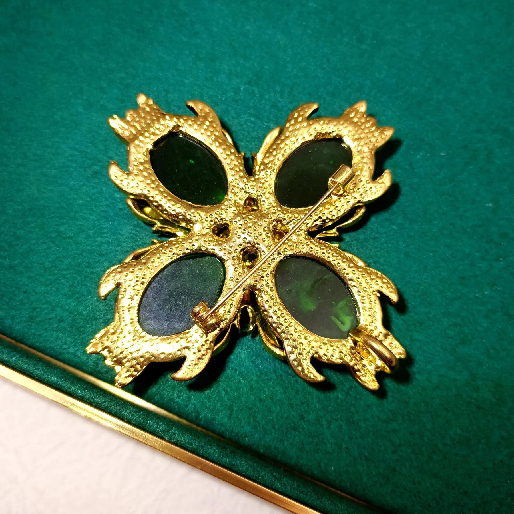Jewelblings Mid Century Designer Golden Foil Deco Four Petal Green Flower Brooches Pins for Women Grandmother Mum Vintage Costume Jewelry