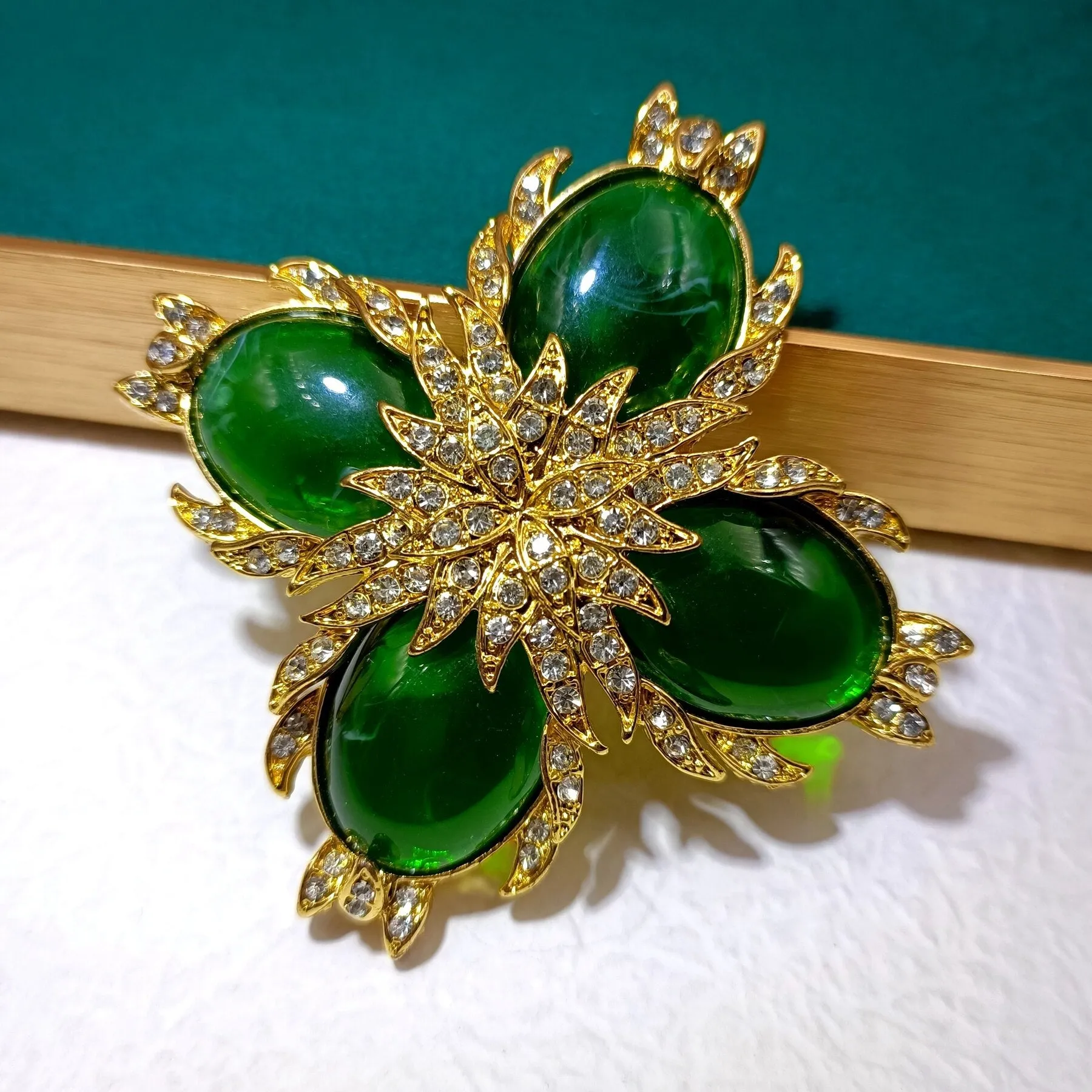 Jewelblings Mid Century Designer Golden Foil Deco Four Petal Green Flower Brooches Pins for Women Grandmother Mum Vintage Costume Jewelry