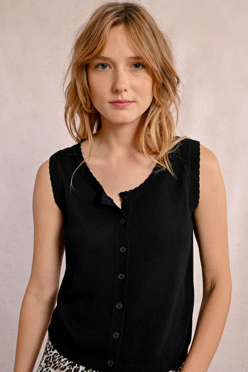 KNITTED VEST