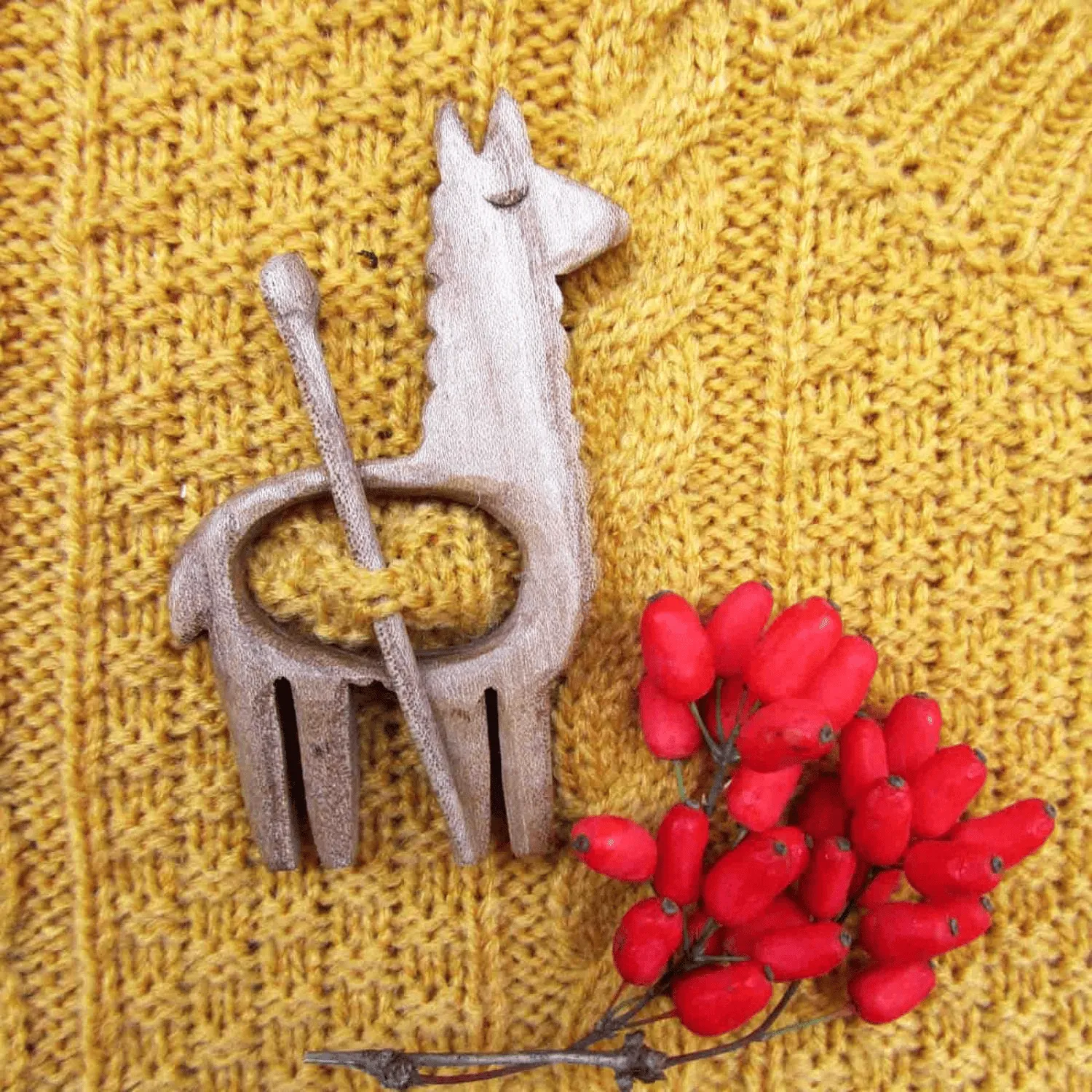 lusailstore - wooden animal brooches