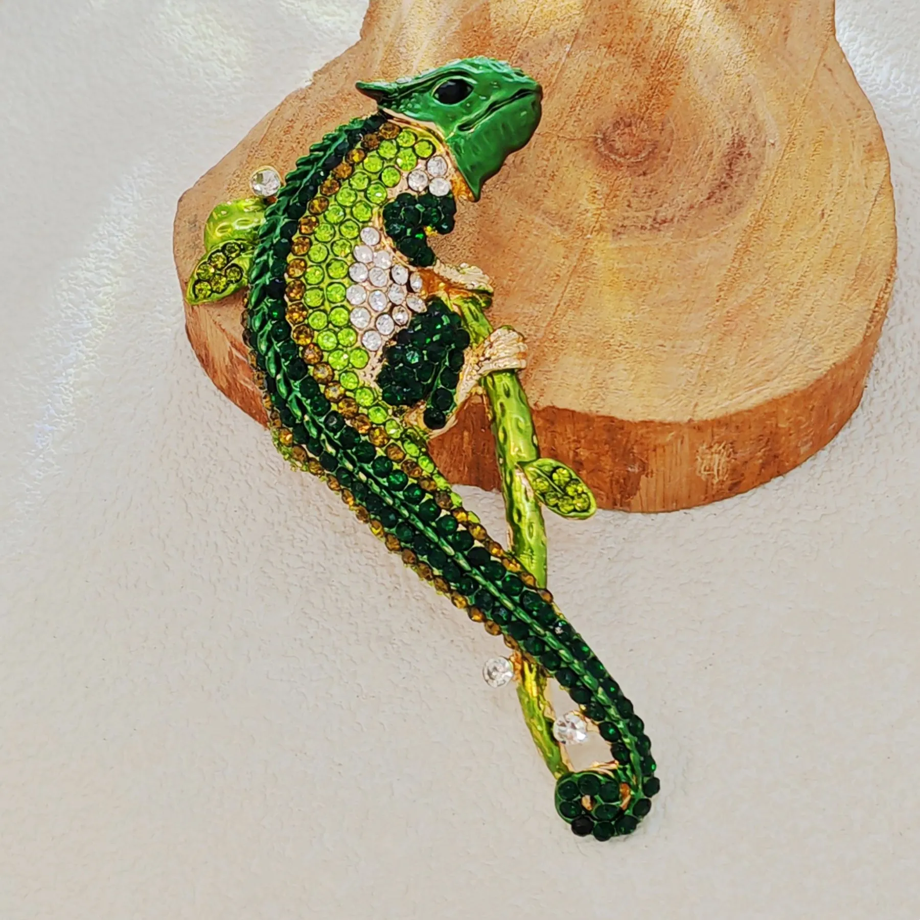 Stunning Green Chameleon Brooch with Crystal and Enamel Detailing