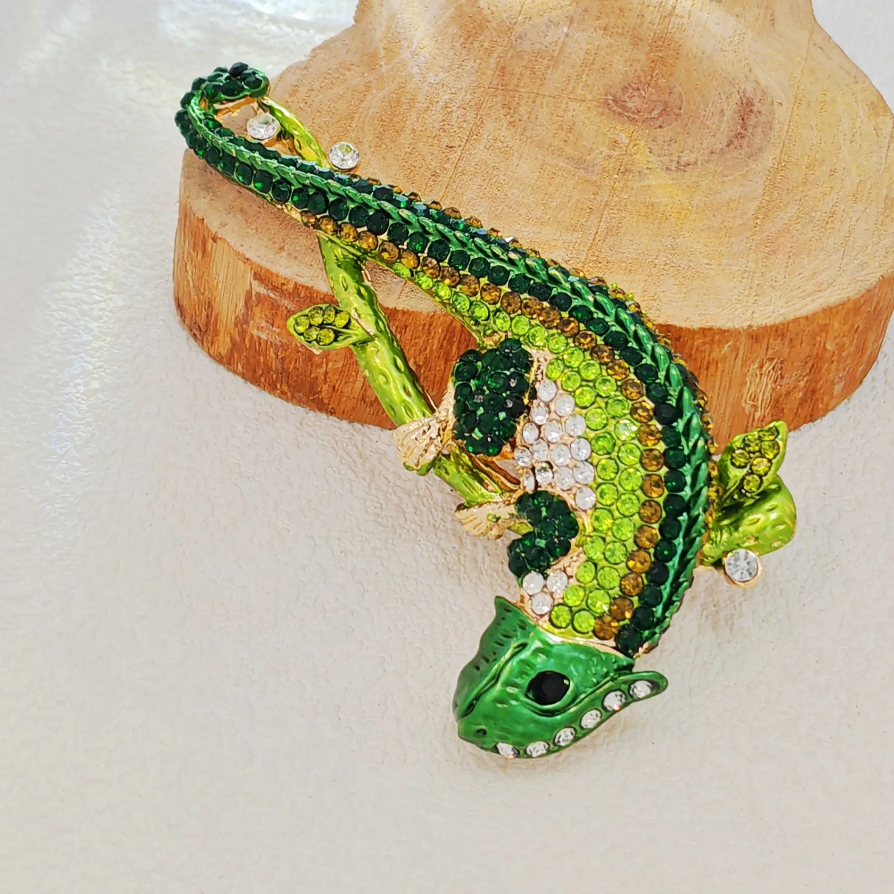 Stunning Green Chameleon Brooch with Crystal and Enamel Detailing