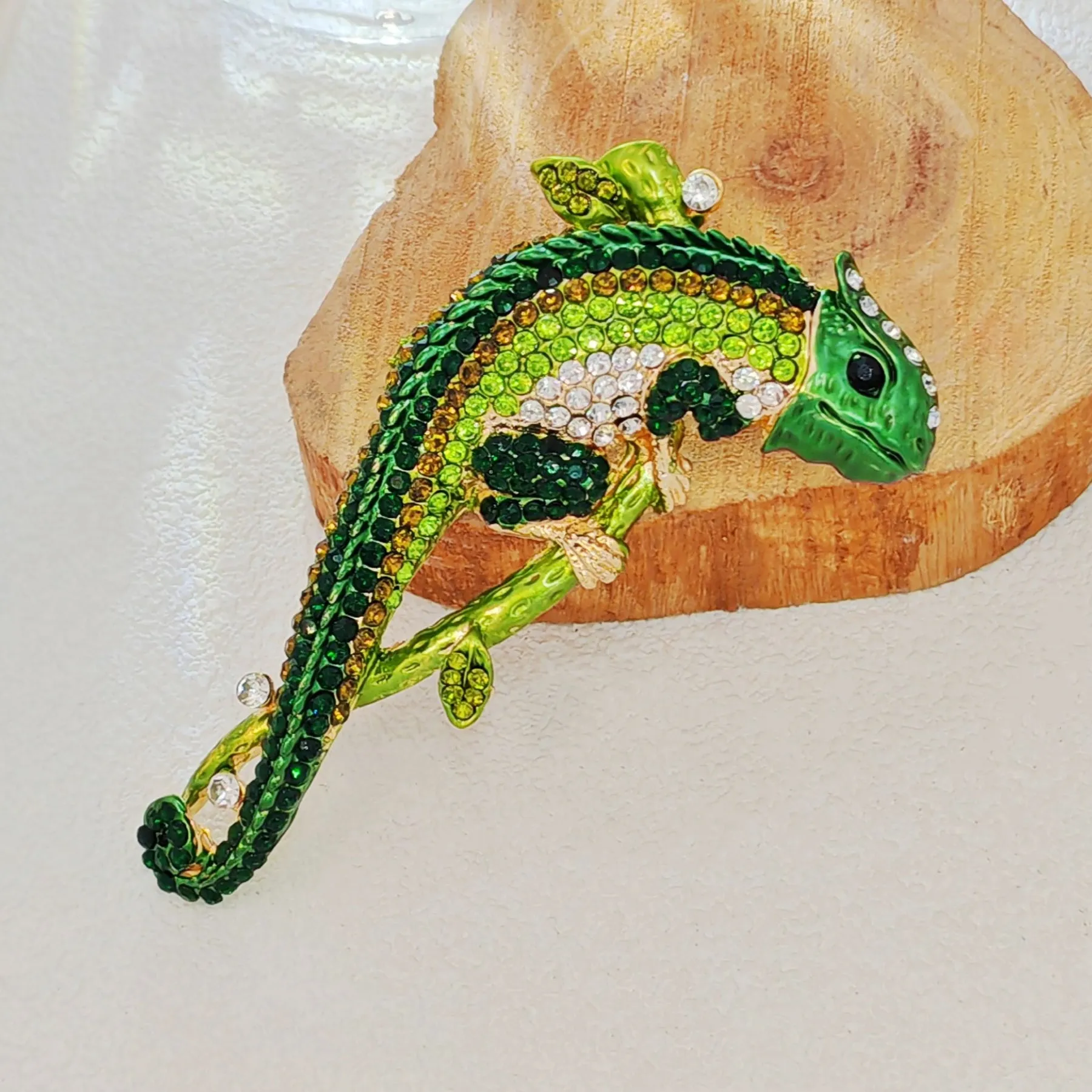 Stunning Green Chameleon Brooch with Crystal and Enamel Detailing