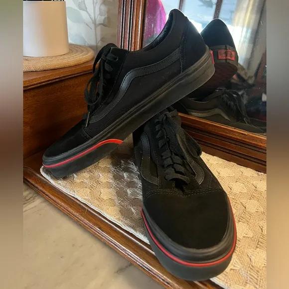 VANS Old Skool *RARE* Blackout Canvas and Leather Sneakers Flames Men's Size 8