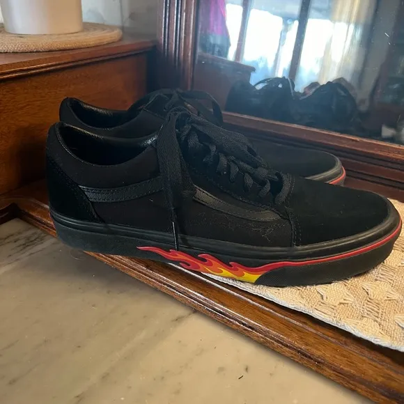 VANS Old Skool *RARE* Blackout Canvas and Leather Sneakers Flames Men's Size 8